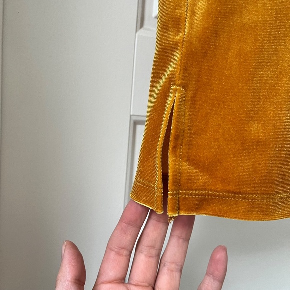 Velvet Old Navy T-Shirt in Gold/Mustard - Picture 2 of 5